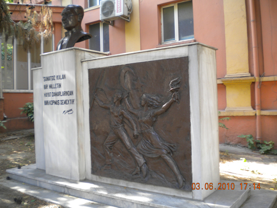 Atatürk Büstü ve Gençlik Rölyefi - Tekirdağ