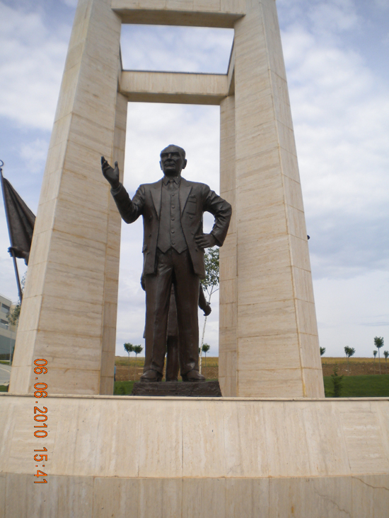 Namık Kemal Üniversitesi Anıtı - Tekirdağ
