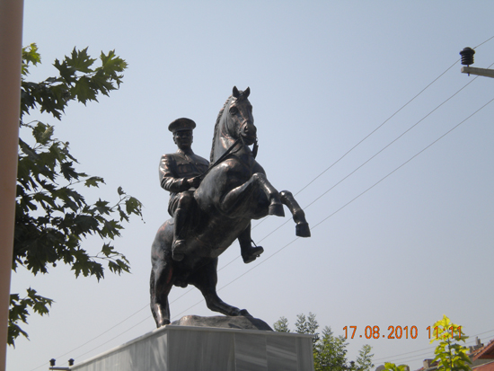 Kumbağ Atatürk Anıtı