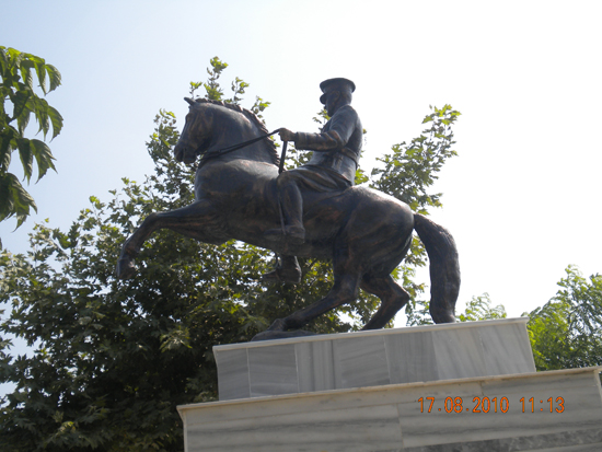 Kumbağ Atatürk Anıtı