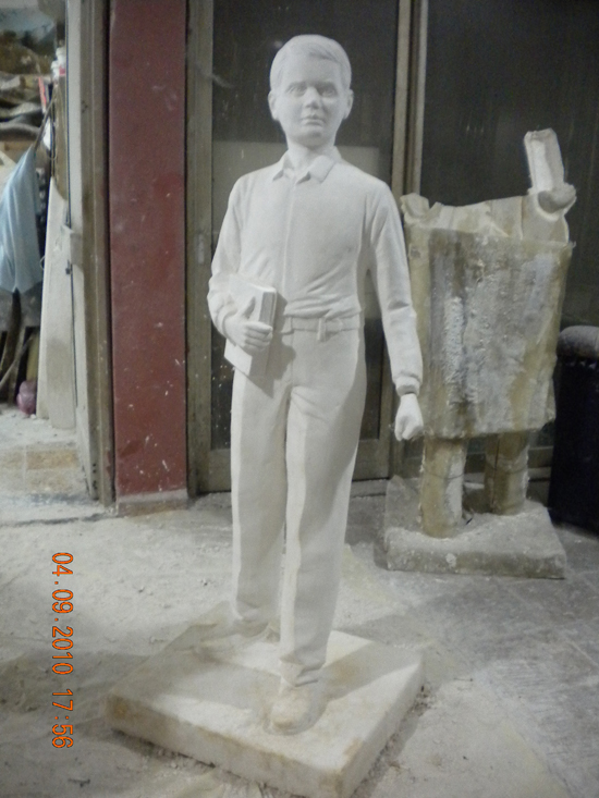 Erkek Öğrenci Heykeli